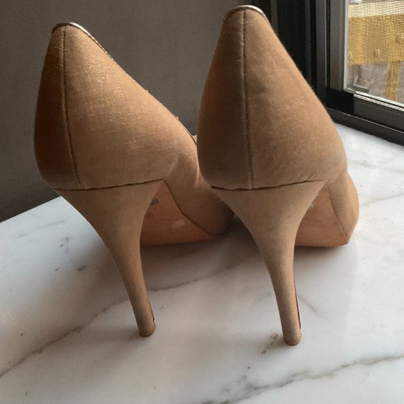 BADGLEY MISHKA Nude Linen  Platform Pumps with Gold Leather Trim - Picture 4 of 6